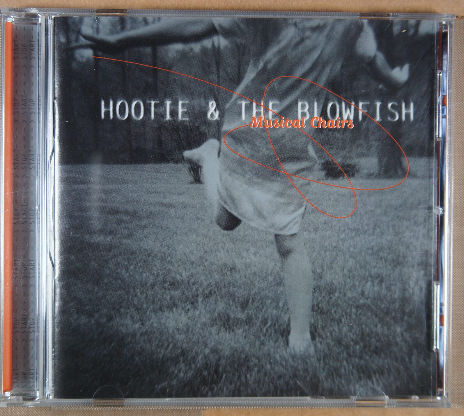 1e 108. HOOTIE & THE BLOWFISH – MUSICAL CHAIRS ~ USA ~